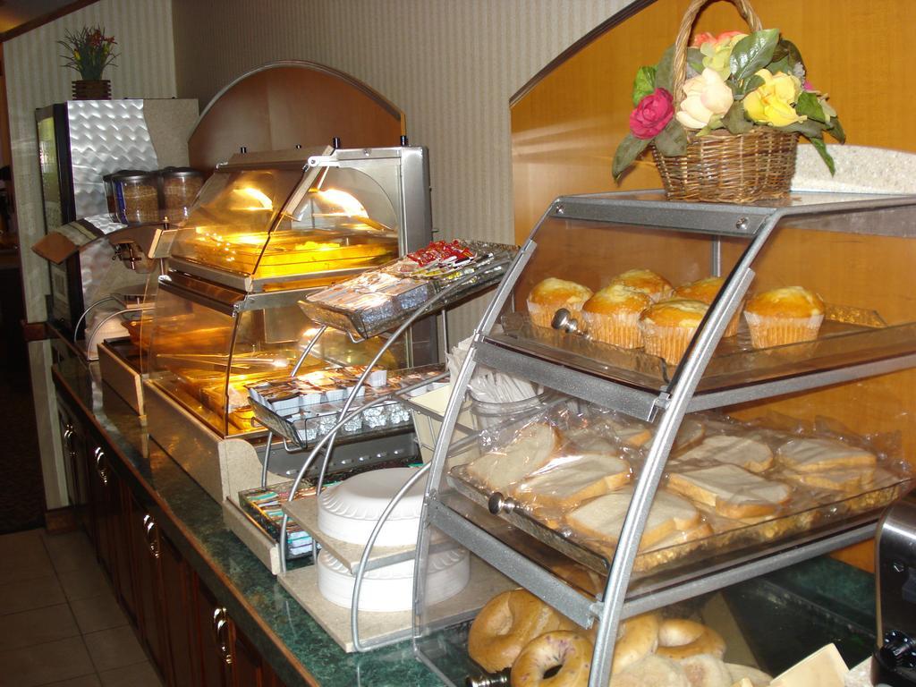 Quality Inn & Suites Columbia I-70 Екстериор снимка