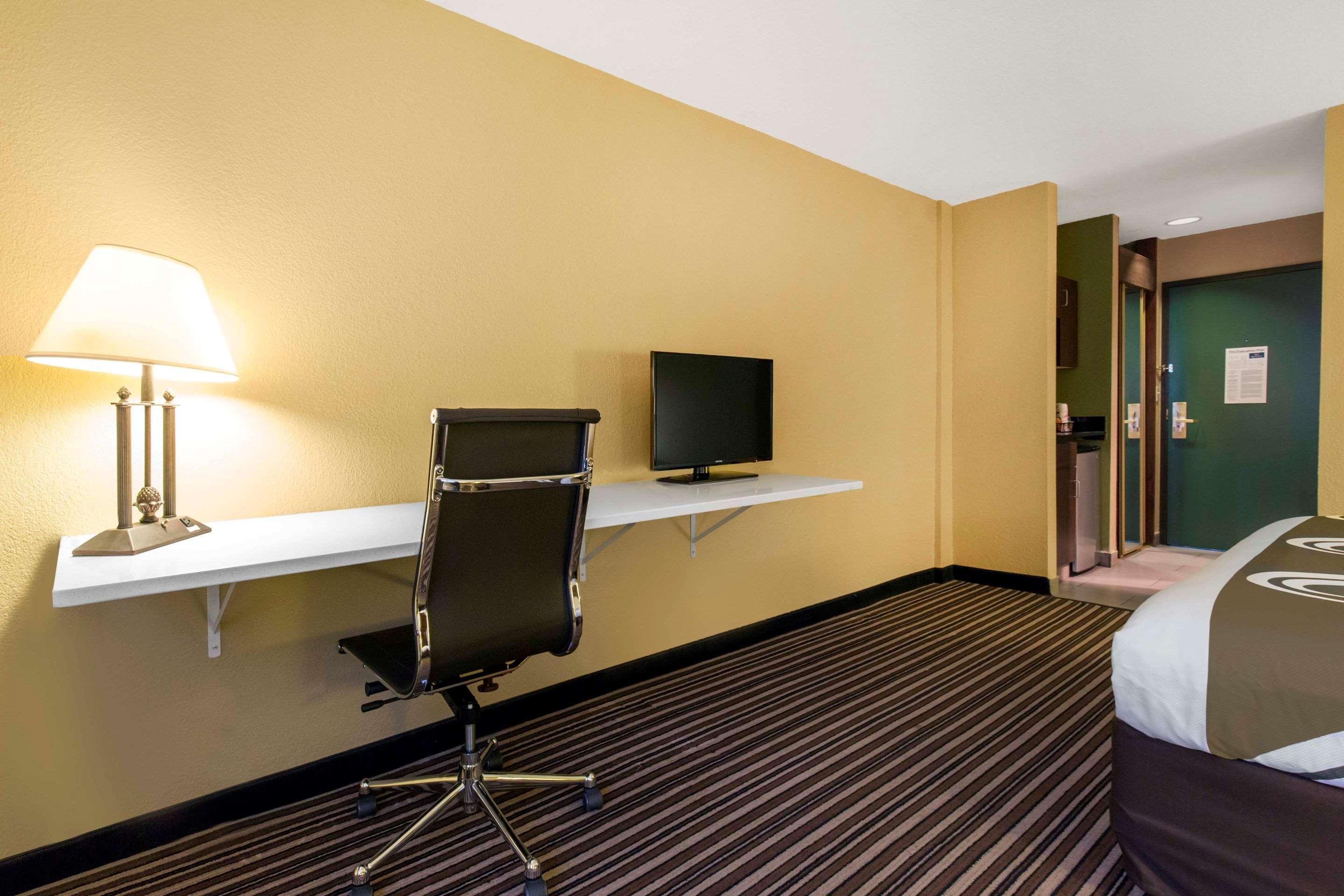 Quality Inn & Suites Columbia I-70 Екстериор снимка