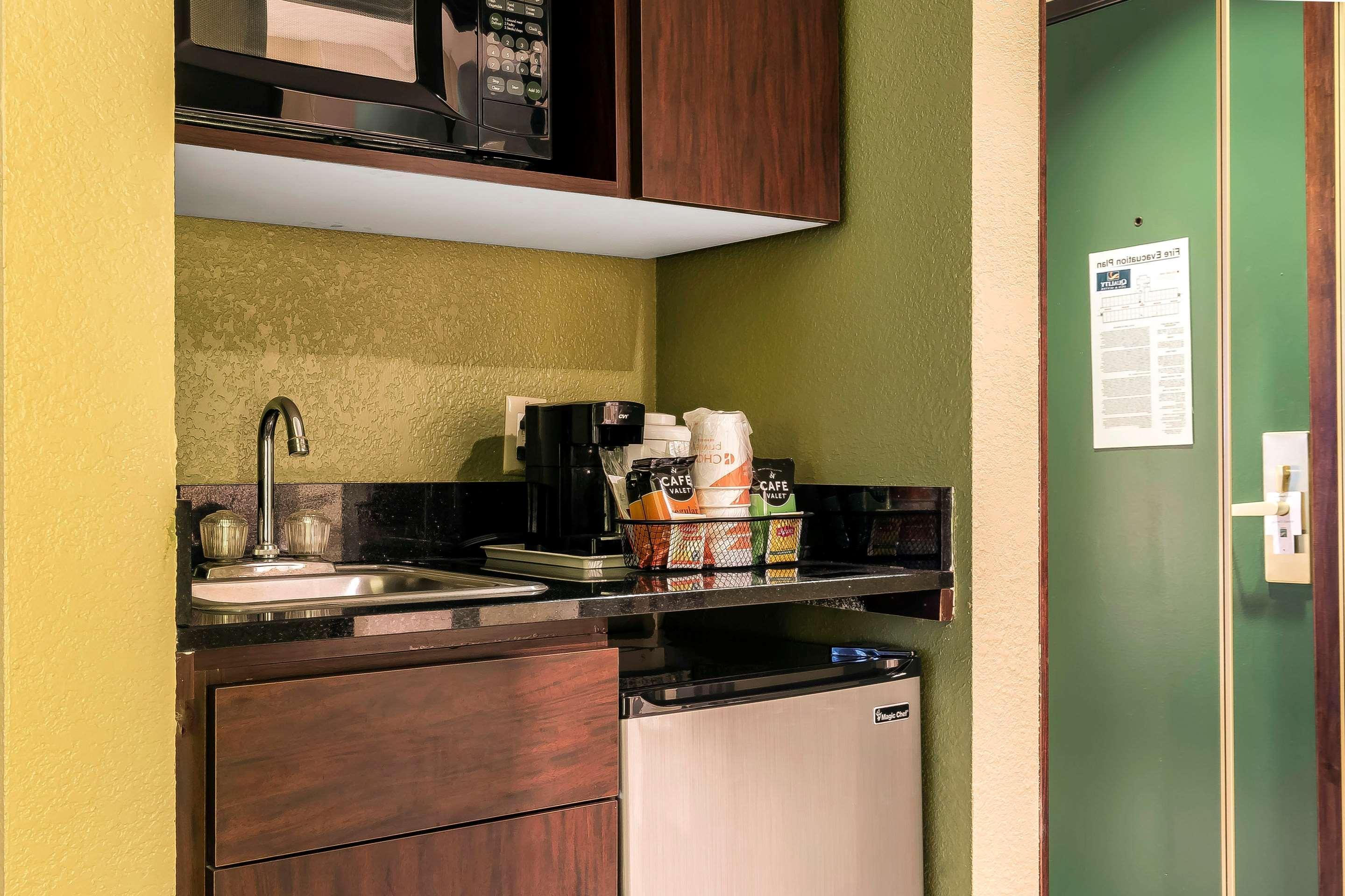 Quality Inn & Suites Columbia I-70 Екстериор снимка