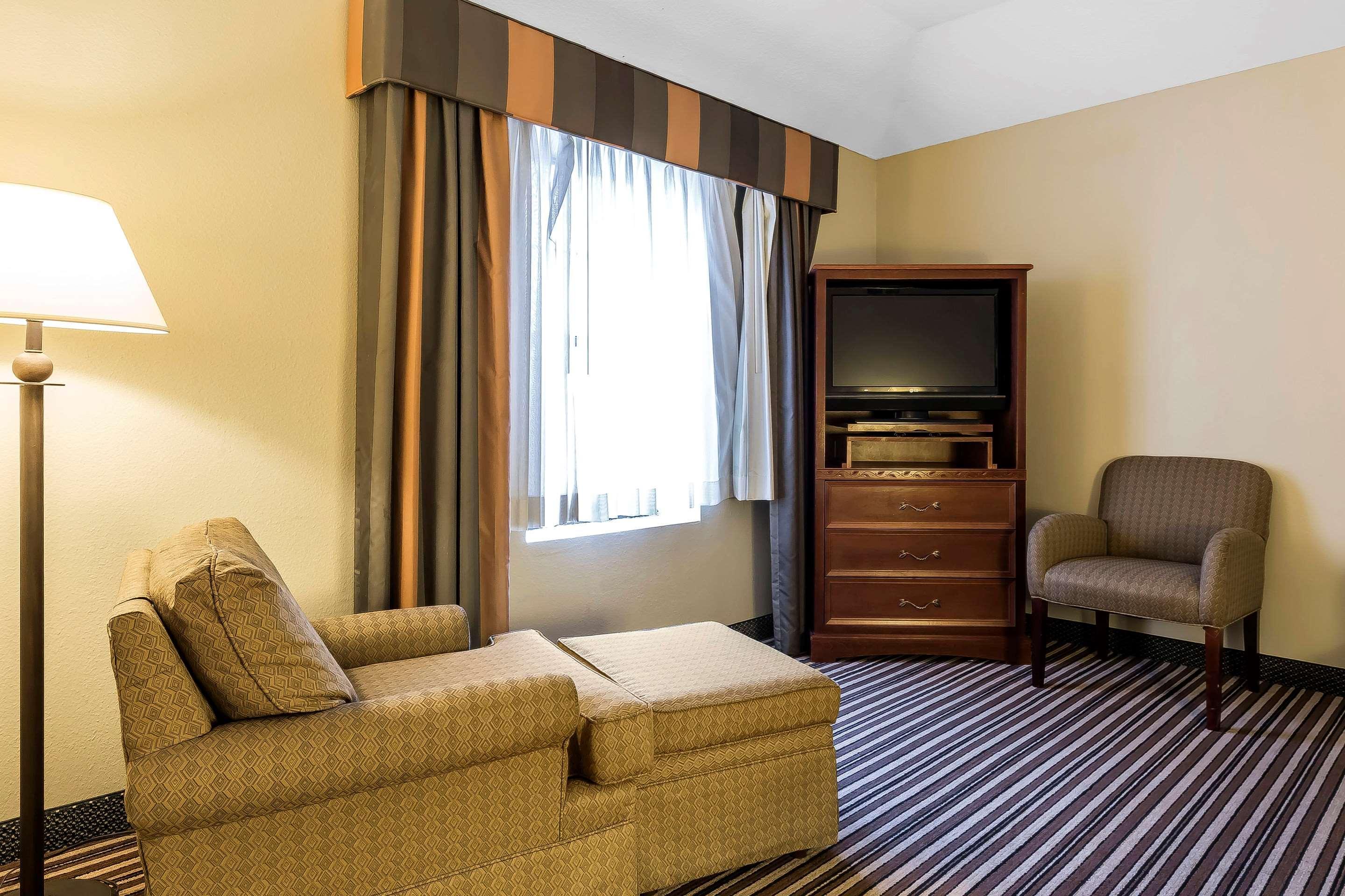 Quality Inn & Suites Columbia I-70 Екстериор снимка
