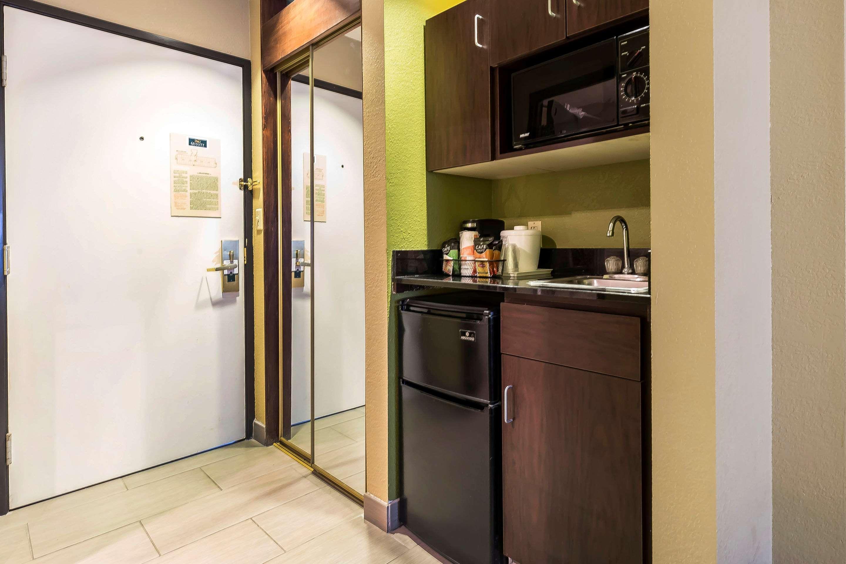 Quality Inn & Suites Columbia I-70 Екстериор снимка