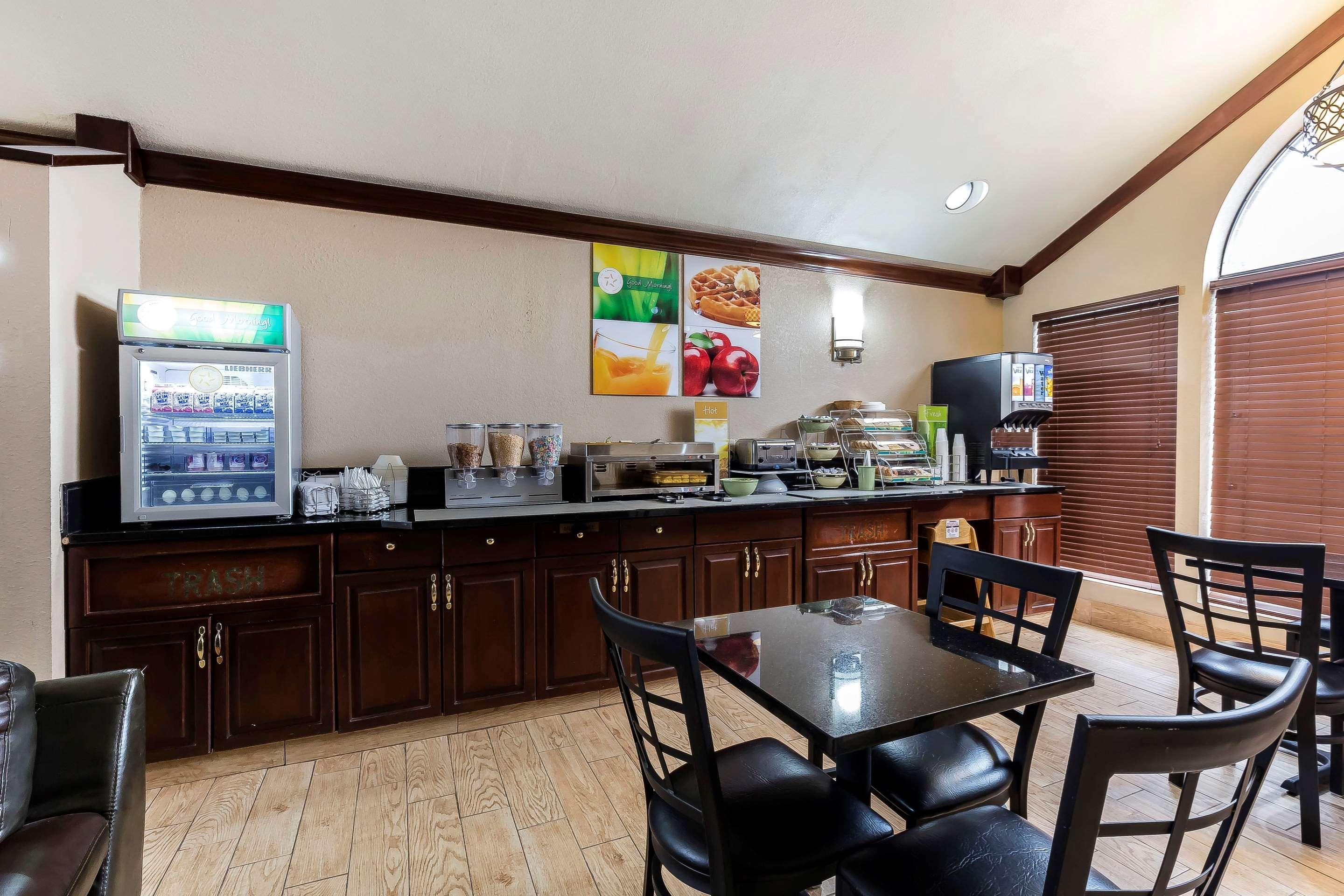 Quality Inn & Suites Columbia I-70 Екстериор снимка
