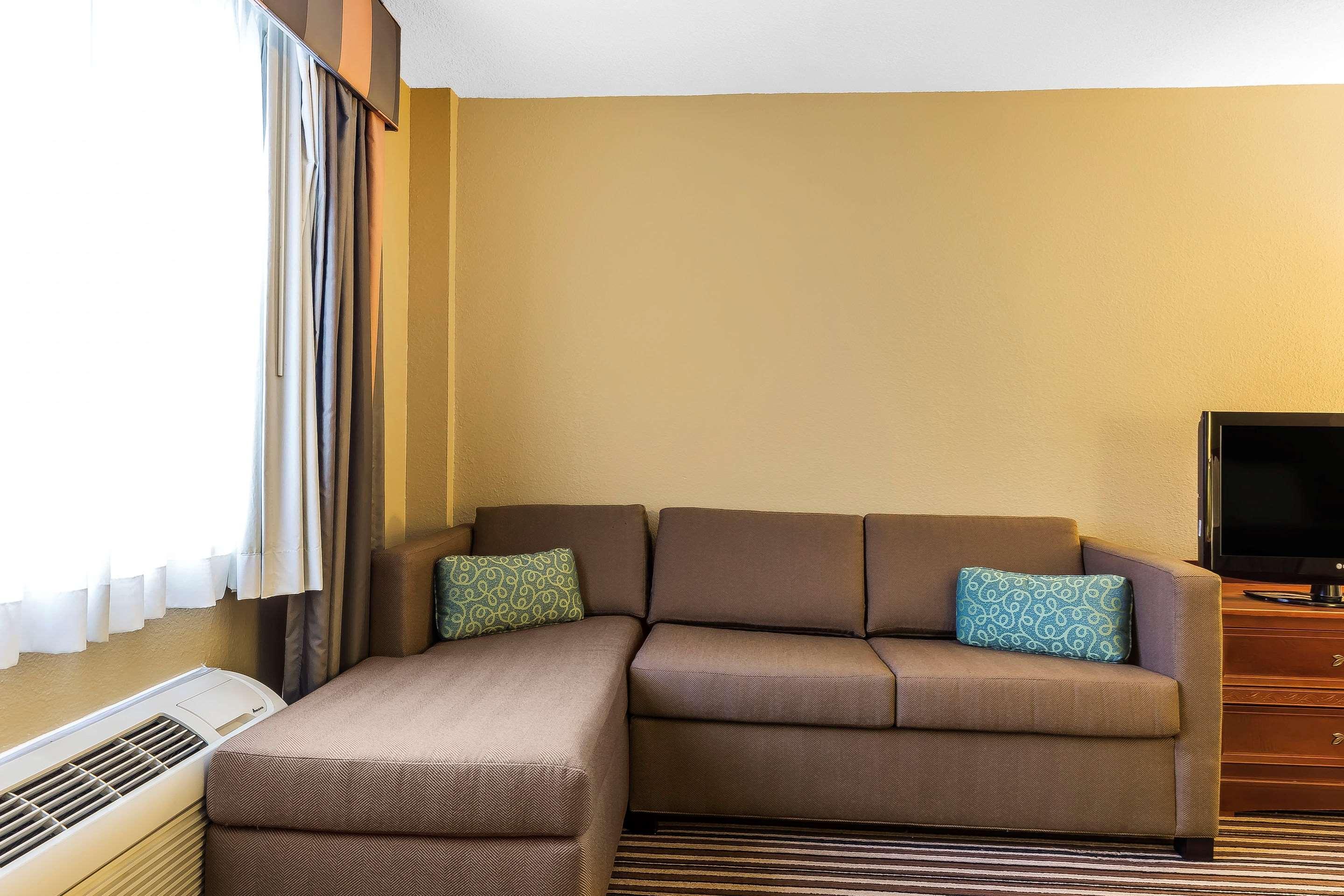 Quality Inn & Suites Columbia I-70 Екстериор снимка