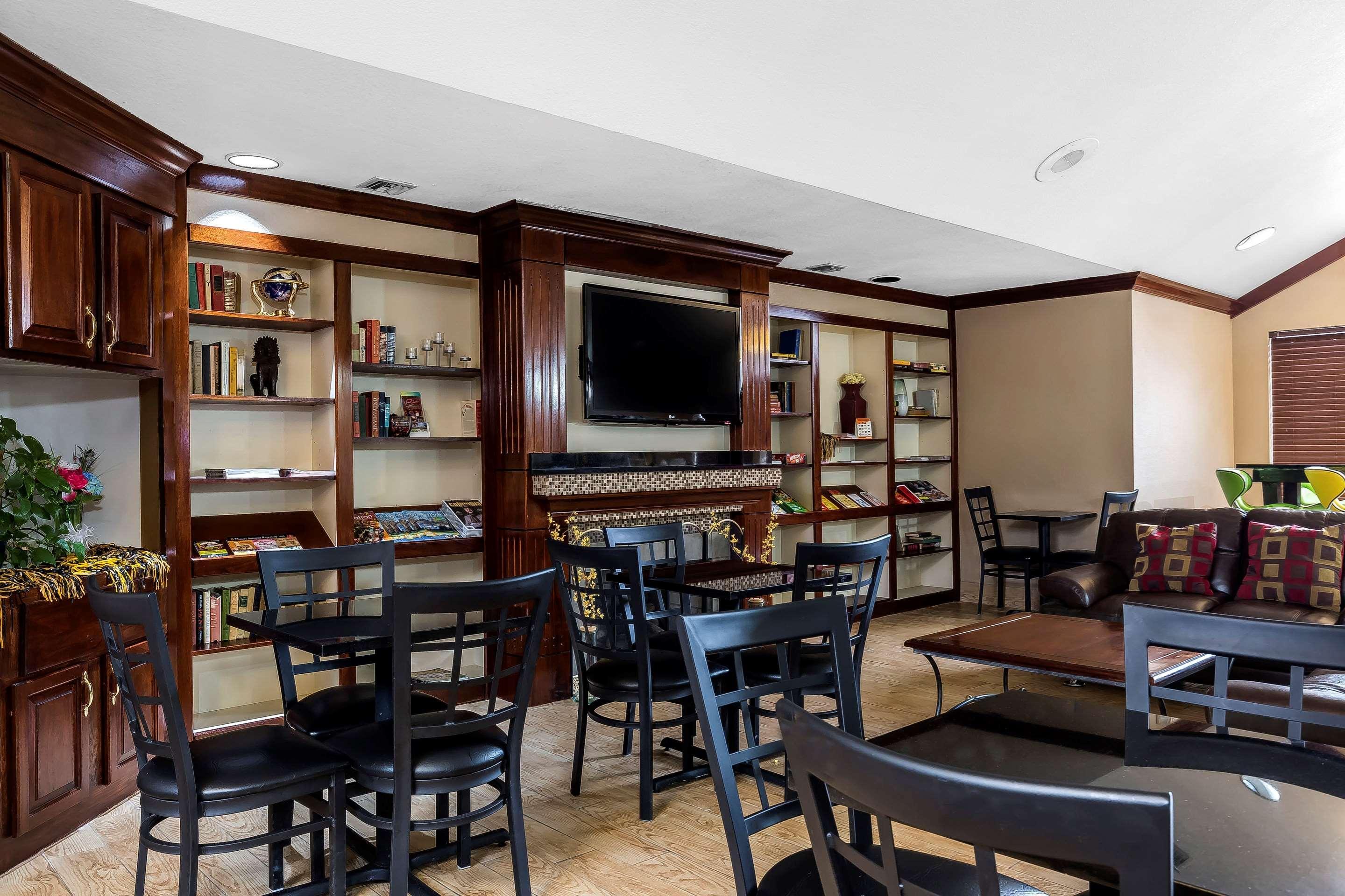 Quality Inn & Suites Columbia I-70 Екстериор снимка