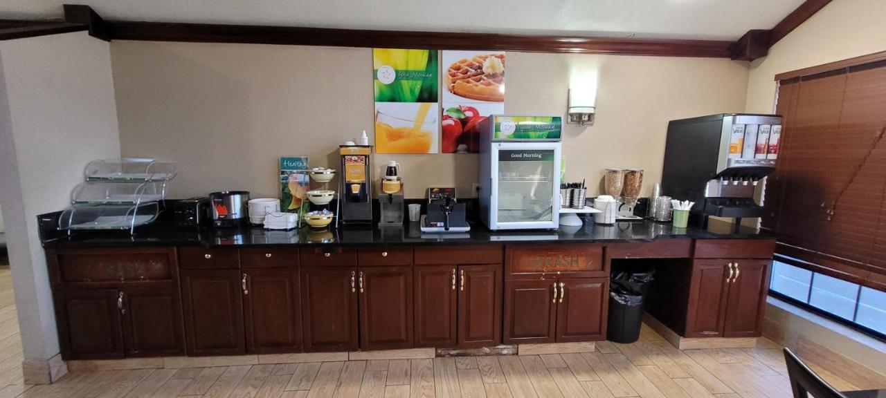 Quality Inn & Suites Columbia I-70 Екстериор снимка