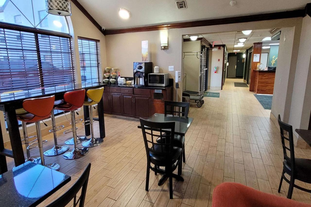 Quality Inn & Suites Columbia I-70 Екстериор снимка