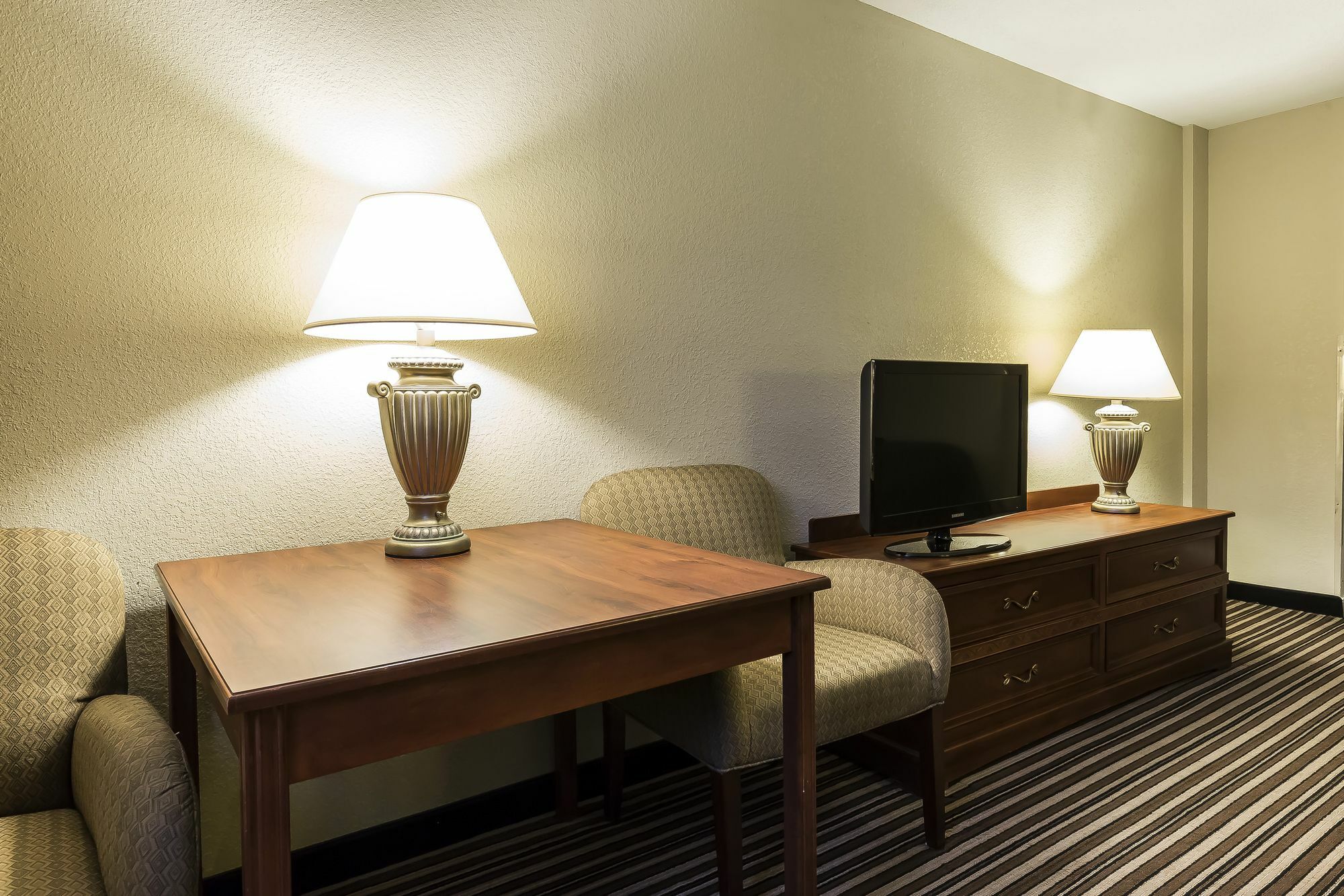 Quality Inn & Suites Columbia I-70 Екстериор снимка