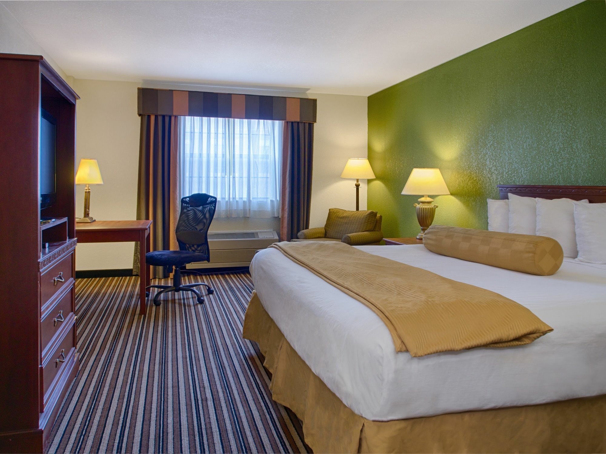 Quality Inn & Suites Columbia I-70 Екстериор снимка